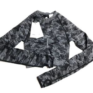 NWT gym shark long sleeve crop top